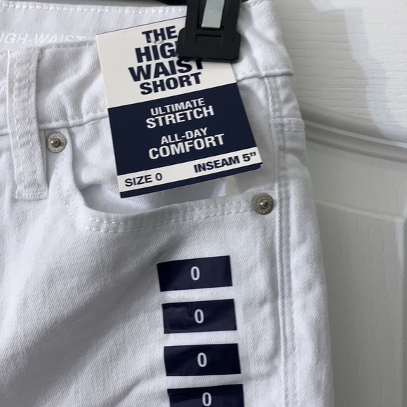 White 5inch seam shorts, ny&co, size 0 - Picture 2 of 5